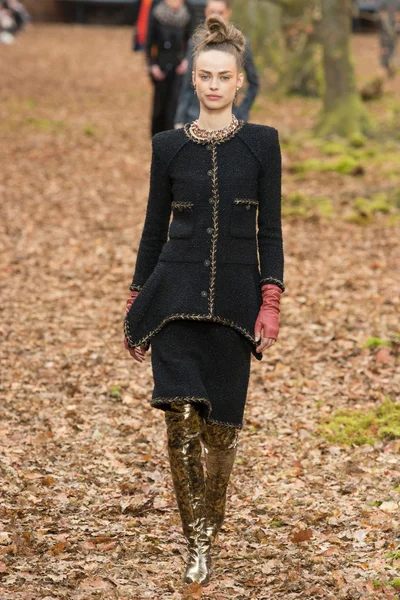 Look 13